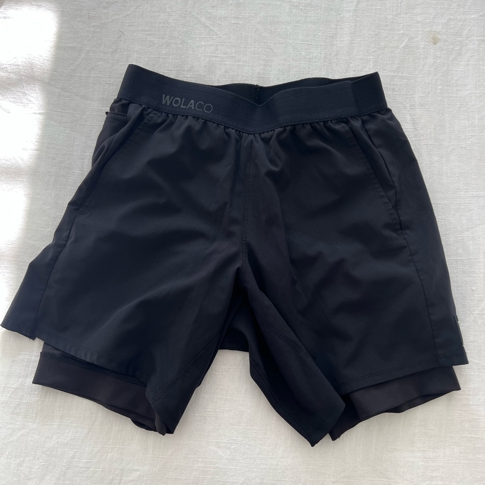 Wolaco Grand 2 in 1 men’s running shorts size small - black
